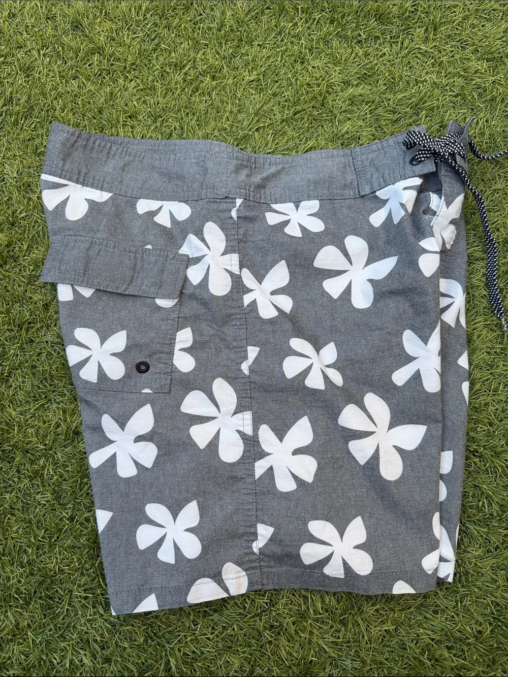 Of One Sea Men’s Floral Board Shorts Size 32 Gray Hawaiian Swim Trunks Beach